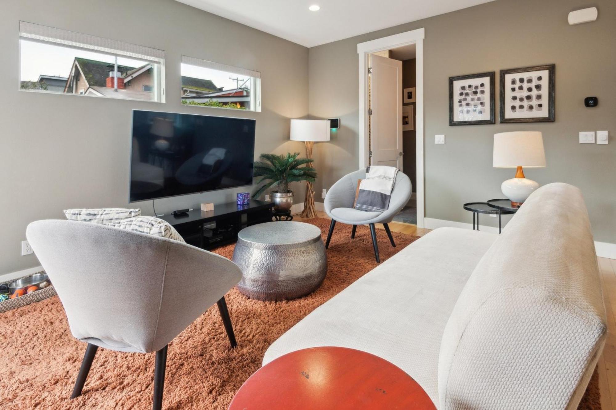 Spacious Family Retreat - Media & Patio Holiday home