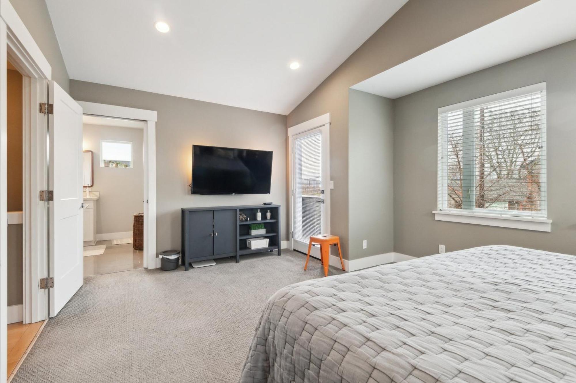 Spacious Family Retreat - Media & Patio Holiday home *