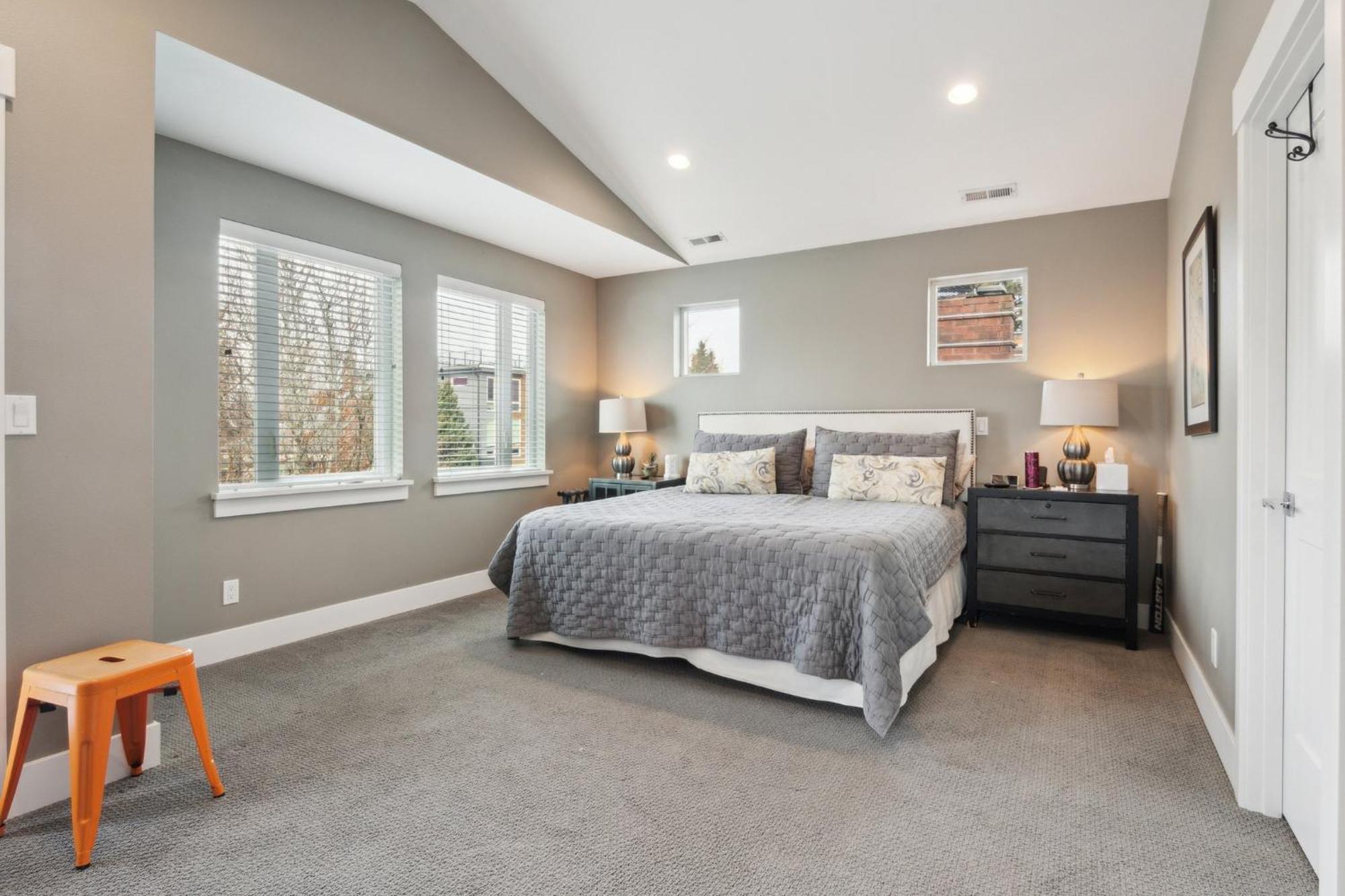 Spacious Family Retreat - Media & Patio Holiday home Seattle