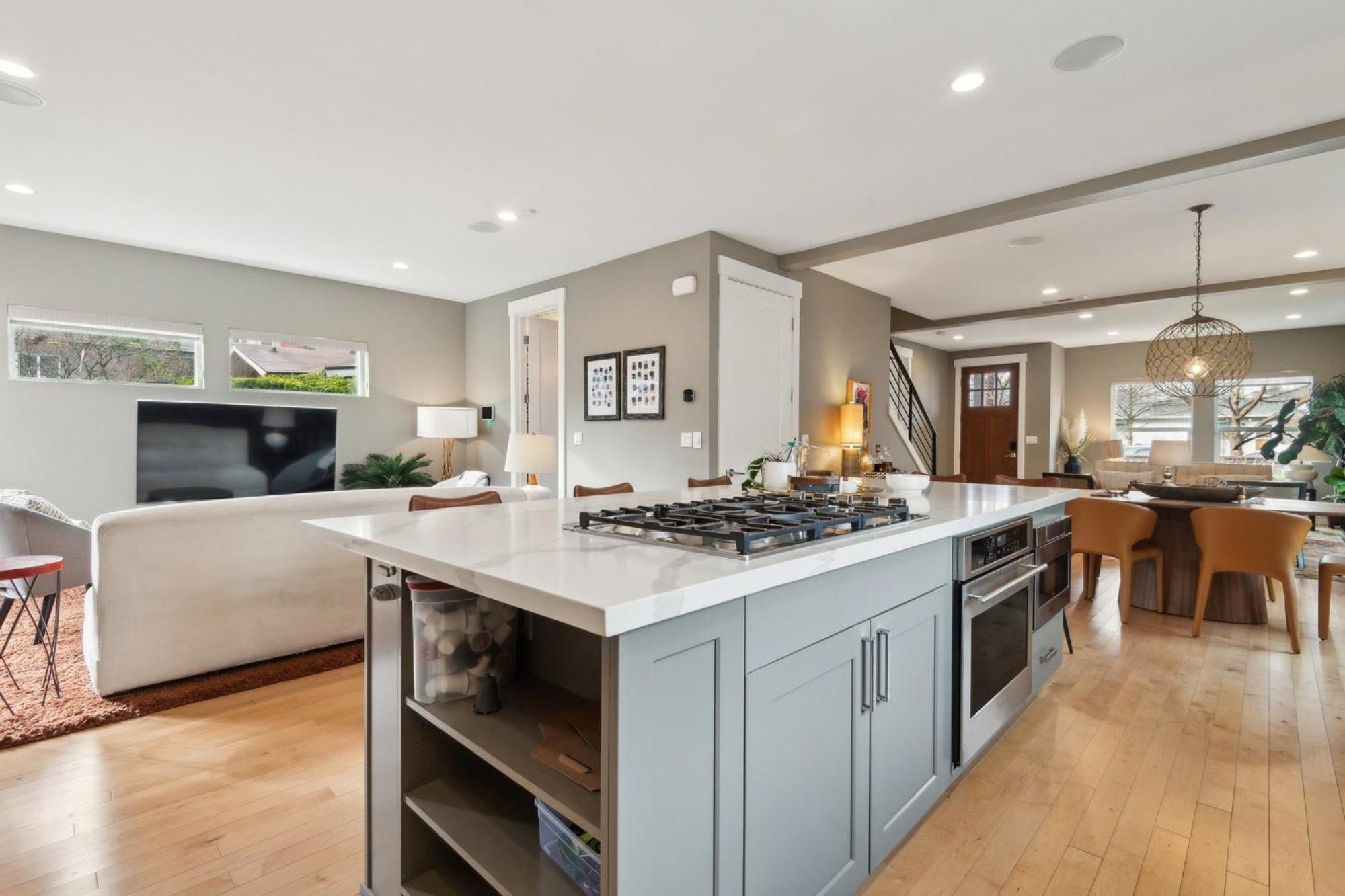 Spacious Family Retreat - Media & Patio Holiday home Seattle
