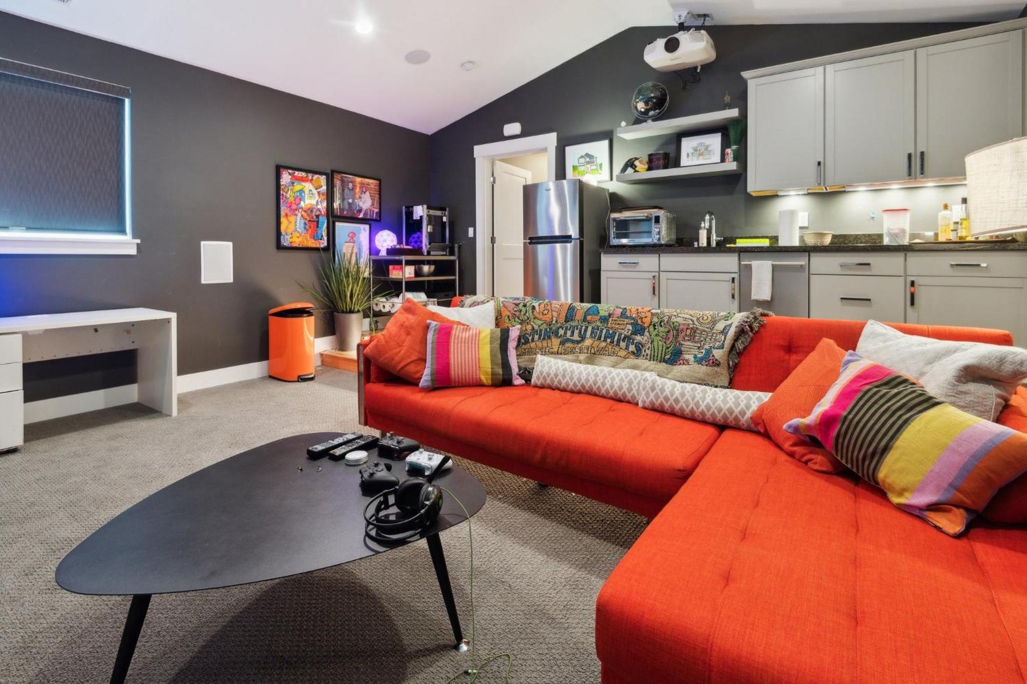 Spacious Family Retreat - Media & Patio Holiday home