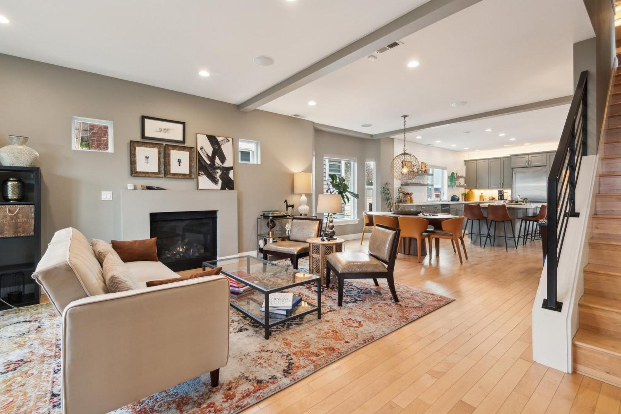 Spacious Family Retreat - Media & Patio Holiday home Seattle